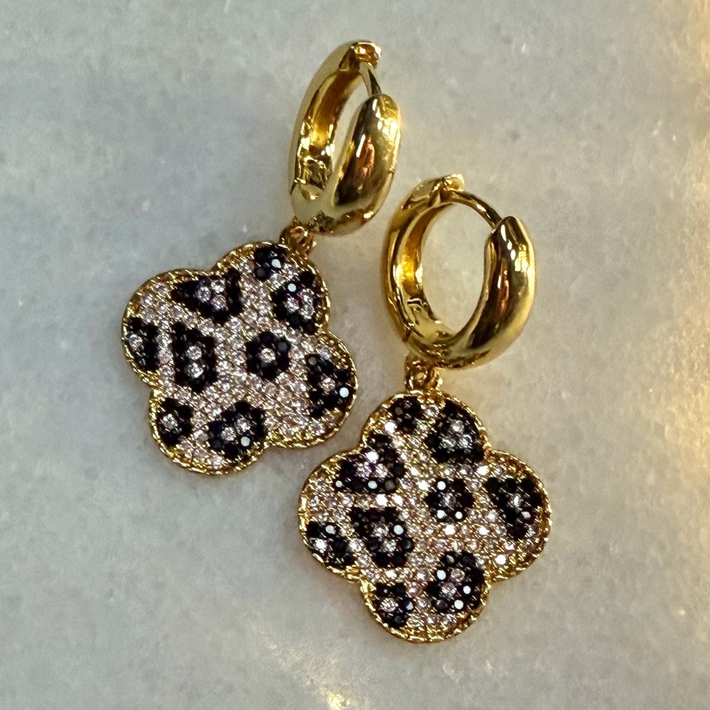 Wild Clover Crystal Drop Earrings - Picture 2 of 4